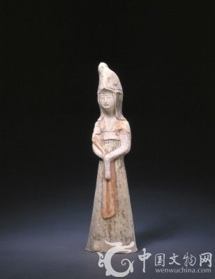 陶彩繪女俑，唐，高30.5cm，寬8.5cm。