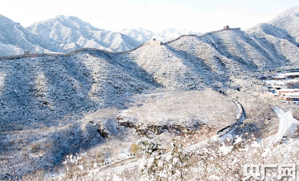 　雪后居庸關(guān)美景。