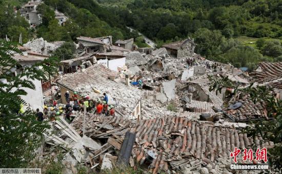 意大利中部城市PESCARA DEL TRONTO收到地震影響，大量建筑成為廢墟。