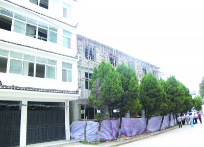 湖北紅安國(guó)共合作談判舊址拆除后，建成鋼筋混凝土結(jié)構(gòu)的三層建筑