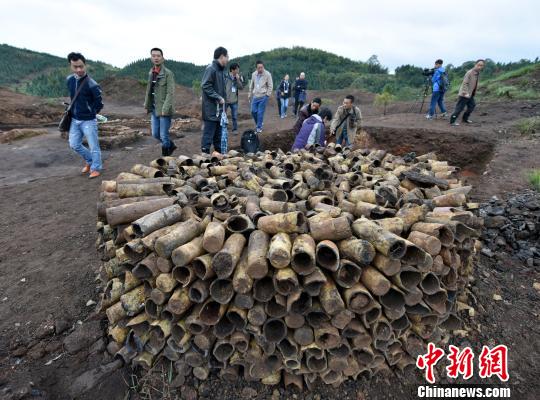 桐木嶺遺址出土的坩堝?！⊥ㄓ崋T 歐陽常海 攝