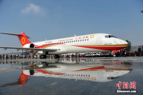 中國首架噴氣式支線客機——ARJ21飛機。資料圖。張浪 攝