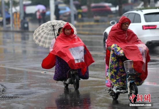 近日，隨著冷空氣的抵達(dá)，西安天氣陰冷。<a target='_blank' href='http://www.chinanews.com/'>中新社</a>記者 張遠(yuǎn) 攝