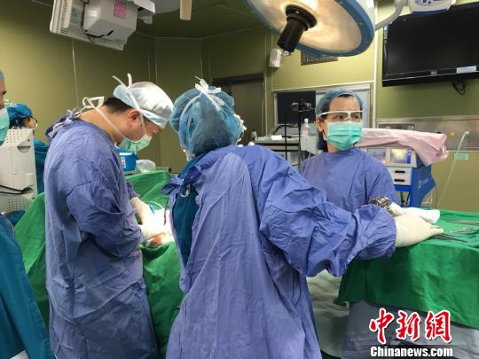 22歲姑娘患罕見家族病腸道內(nèi)長(zhǎng)1000多顆息肉