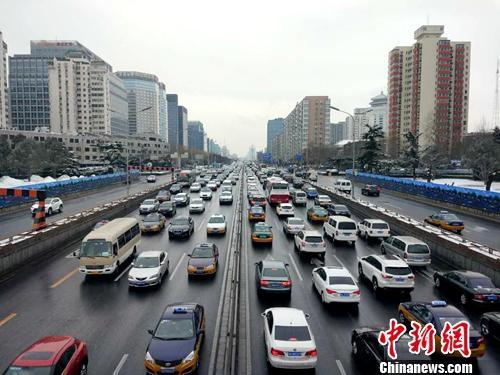 圖為北京街頭的車輛。<a target='_blank' href='http://www.chinanews.com/' >中新網(wǎng)</a>記者 李金磊 攝