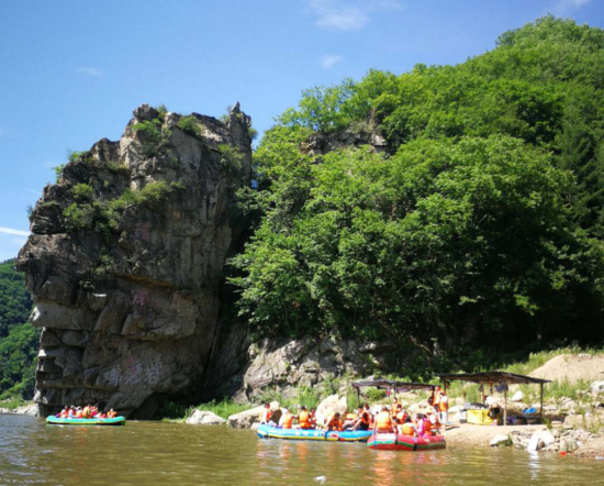 遼寧紅河谷助力生態(tài)旅游扶貧