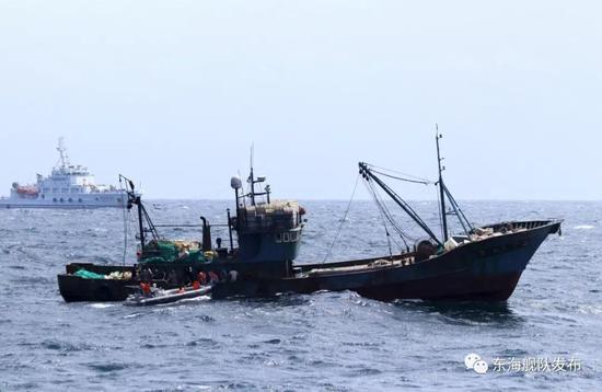 中國漁船在黃海翻扣11人落水 東部戰(zhàn)區(qū)派戰(zhàn)艦營救