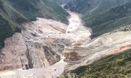 金沙江堰塞湖搶險:后續(xù)梯隊連夜翻越3座4500米高山