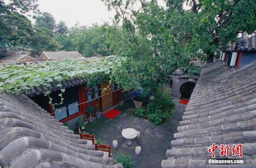 資料圖：護(hù)國寺街的四合院。王文波 攝 圖片來源：ctpphoto