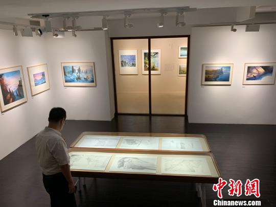 “中洲旅人——約翰·豪藝術(shù)展”?！】涤裾?攝