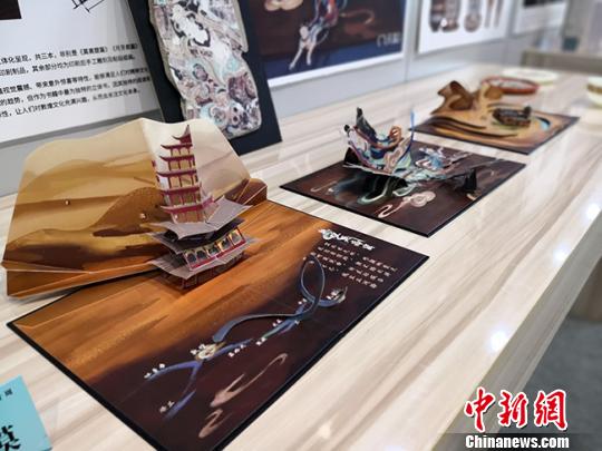 圖為集中展示此次大賽的獲獎作品?！《∷?攝