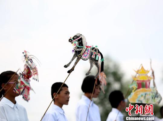 青?！胺沁z”富礦區(qū)刮校園非遺“旋風(fēng)”