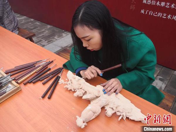 60余位工藝美術(shù)大師千余件作品展示“工匠精神”