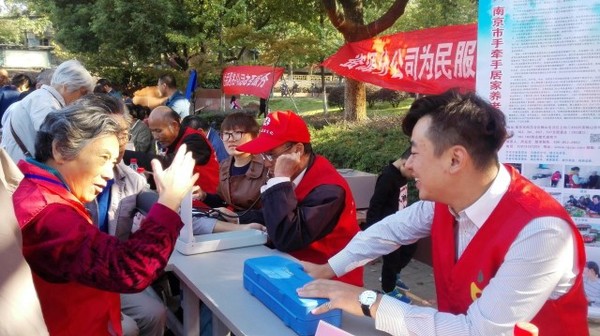 梅山街道政協(xié)“委員之家”開展便民服務活動